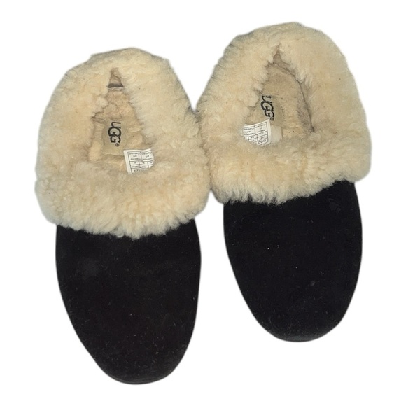 UGG Shoes - Ugg flats sleepers women size 5